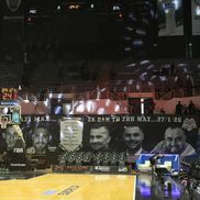 Fanii lui PAOK, omagiu pentru suporterii care și-au pierdut viața în România / foto: Facebook @Ultras Globe