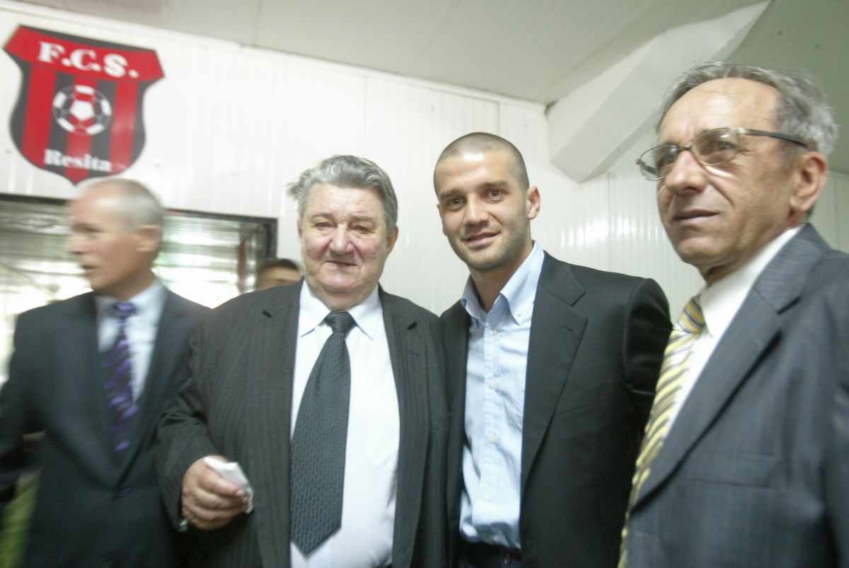 Cristi Chivu, inimă de reșițean » Imagini din 2010, de la dezvelirea bustului lui Mircea Chivu, regretatul său tată