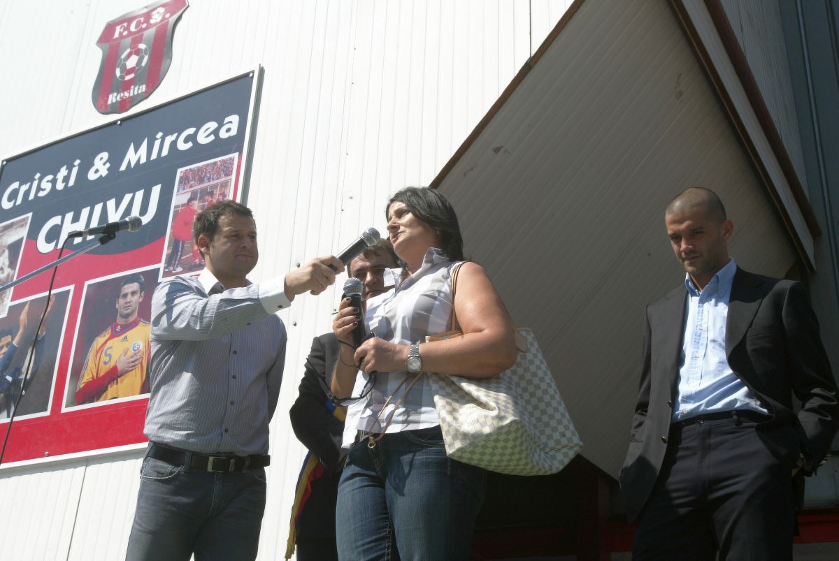 Cristi Chivu, inimă de reșițean » Imagini din 2010, de la dezvelirea bustului lui Mircea Chivu, regretatul său tată