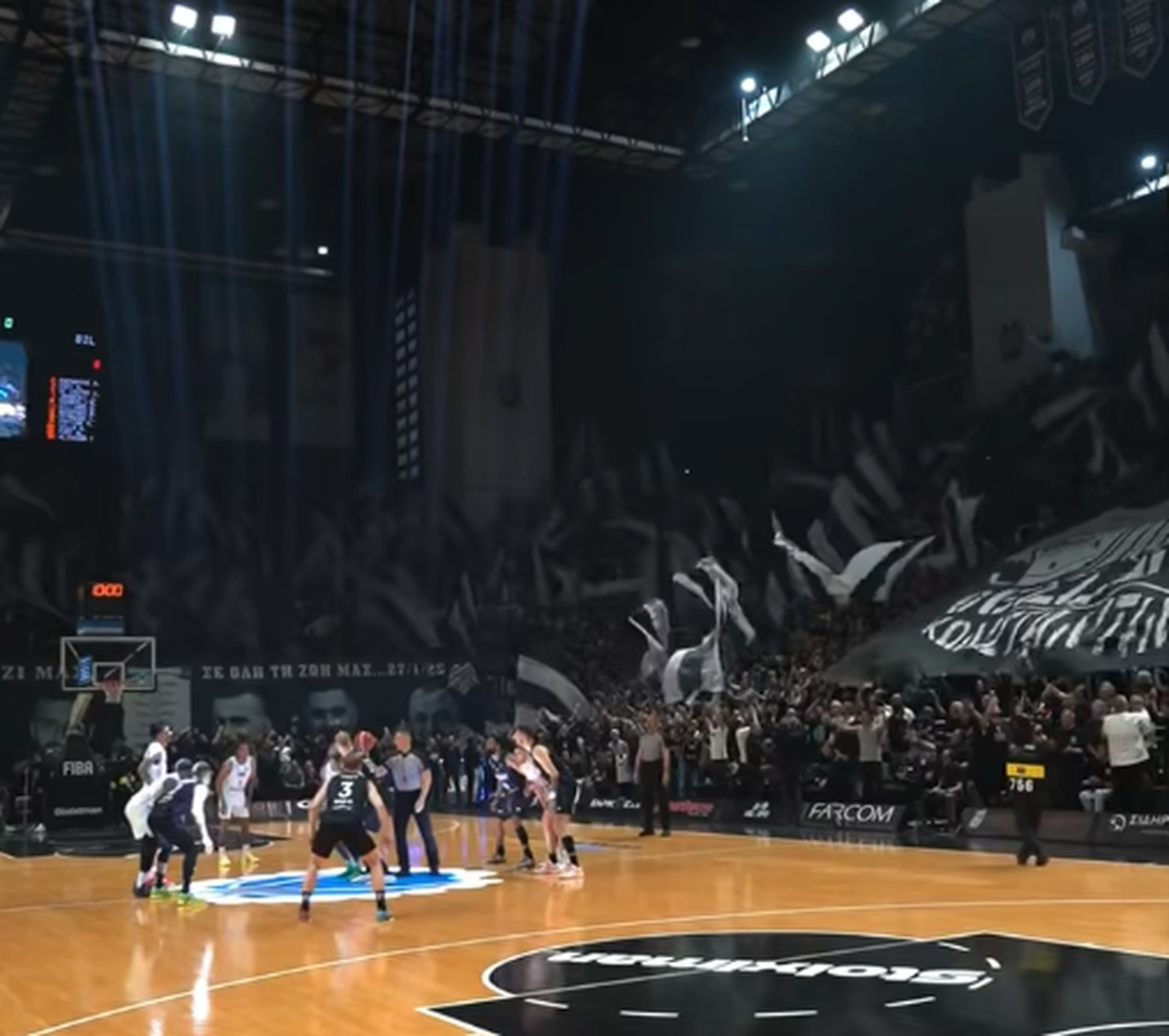 Fanii lui PAOK, omagiu pentru suporterii care și-au pierdut viața în România » Atmosferă electrizantă la Salonic