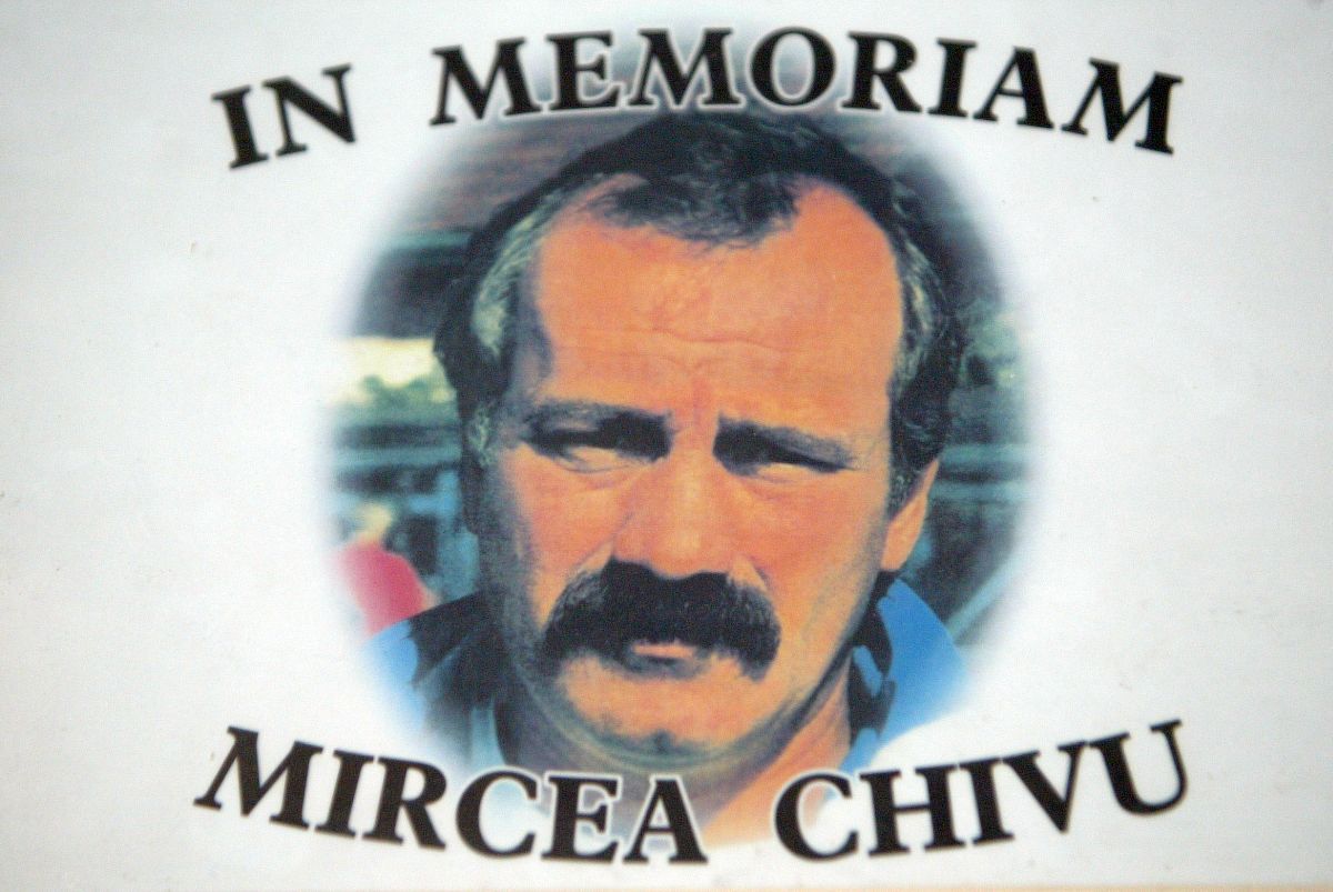 Cristi Chivu, inimă de reșițean » Imagini din 2010, de la dezvelirea bustului lui Mircea Chivu, regretatul său tată