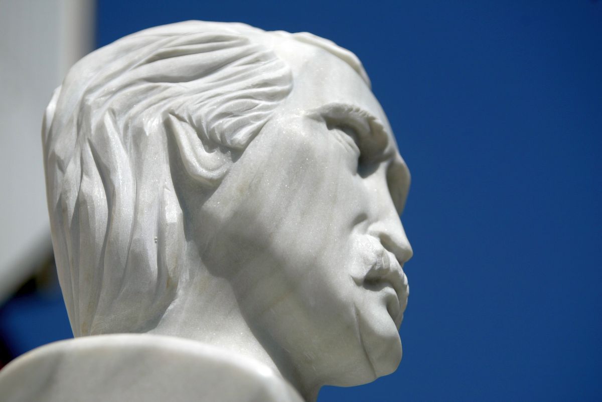 Cristi Chivu, inimă de reșițean » Imagini din 2010, de la dezvelirea bustului lui Mircea Chivu, regretatul său tată