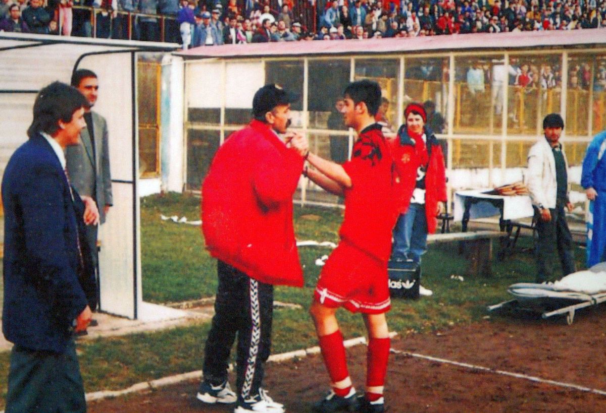 Cristi Chivu, inimă de reșițean » Imagini din 2010, de la dezvelirea bustului lui Mircea Chivu, regretatul său tată