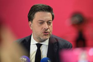 Primarul din Marsilia, scandalizat de noua emblemă a celor de la OM: „Este oribilă! Râde și Volkswagen de noi”