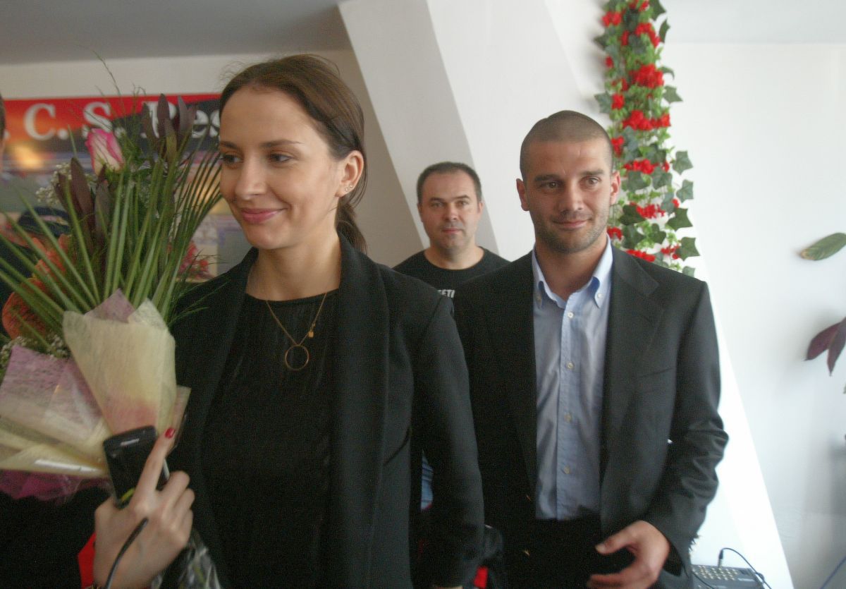 Cristi Chivu, inimă de reșițean » Imagini din 2010, de la dezvelirea bustului lui Mircea Chivu, regretatul său tată