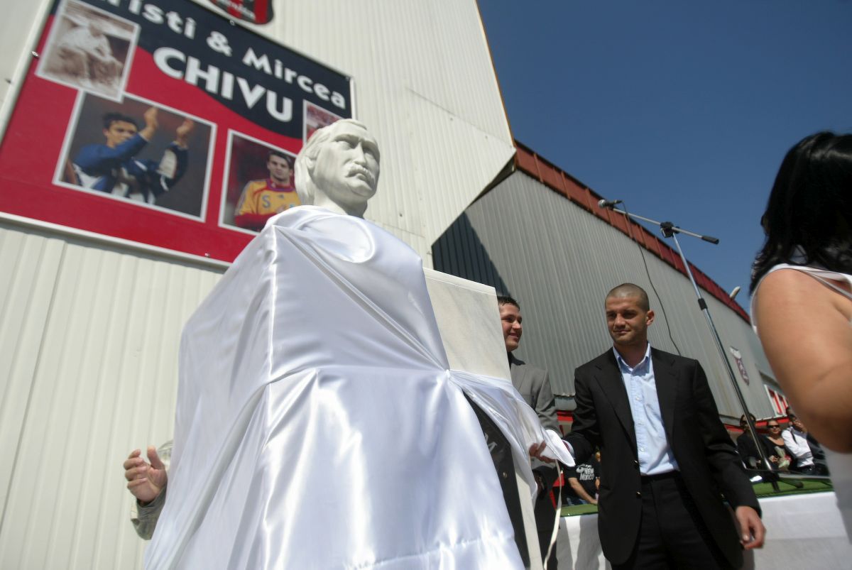 „Acasă la Cristi Chivu” » Italienii au ajuns la Reșița, în orașul campionului! Detaliul care i-a surprins: „Se întoarce pe furiș la mormânt”