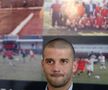 Cristi Chivu în 2010, la dezvelirea bustului tatălui său, la Reșița / Sursă foto: Arhivă Gazeta Sporturilor