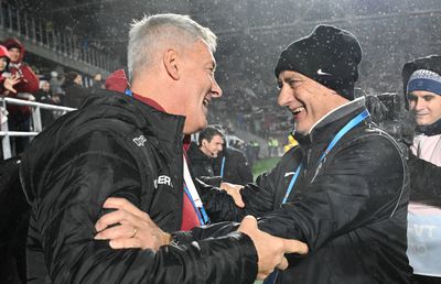 Îl ironizează pe Neluțu Varga și ține cu rivala în lupta pentru titlu: „Peștele de la cap se împute”