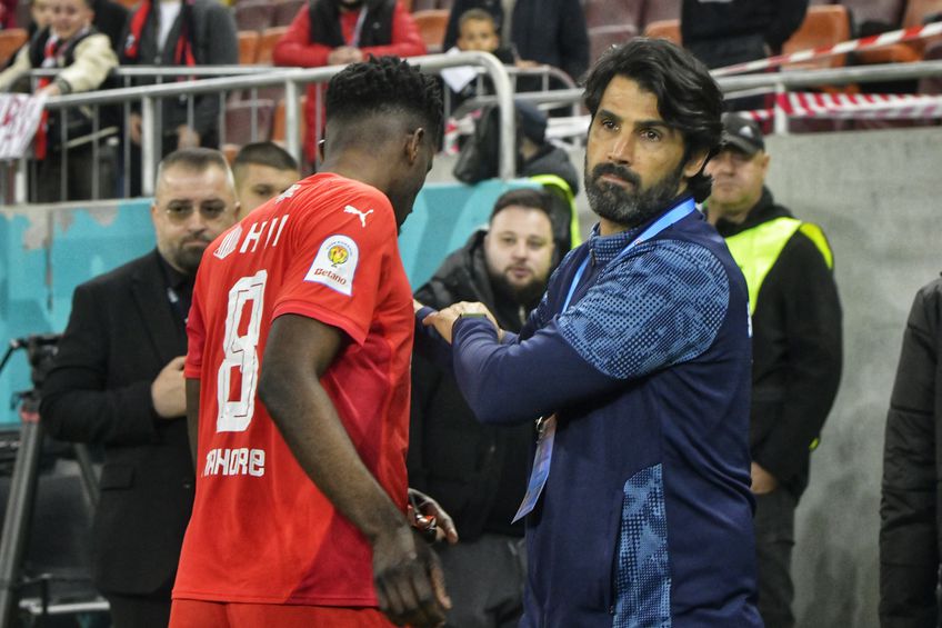 Filipe Coelho i-a consolat pe jucătorii lui Dinamo // FOTO: Cristi Preda (GSP)