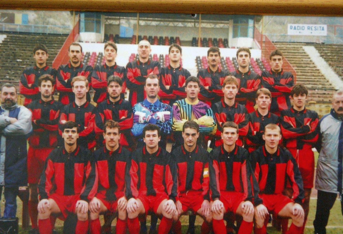 „Uitați-vă la el, e și o mână divină” » Poveștile emoționante ale oamenilor lângă care a crescut Cristi Chivu: „Fie iertat, tatăl lui nu-l lăsa să facă nimic!”