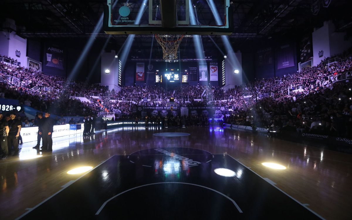 Fanii lui PAOK, omagiu pentru suporterii care și-au pierdut viața în România » Atmosferă electrizantă la Salonic