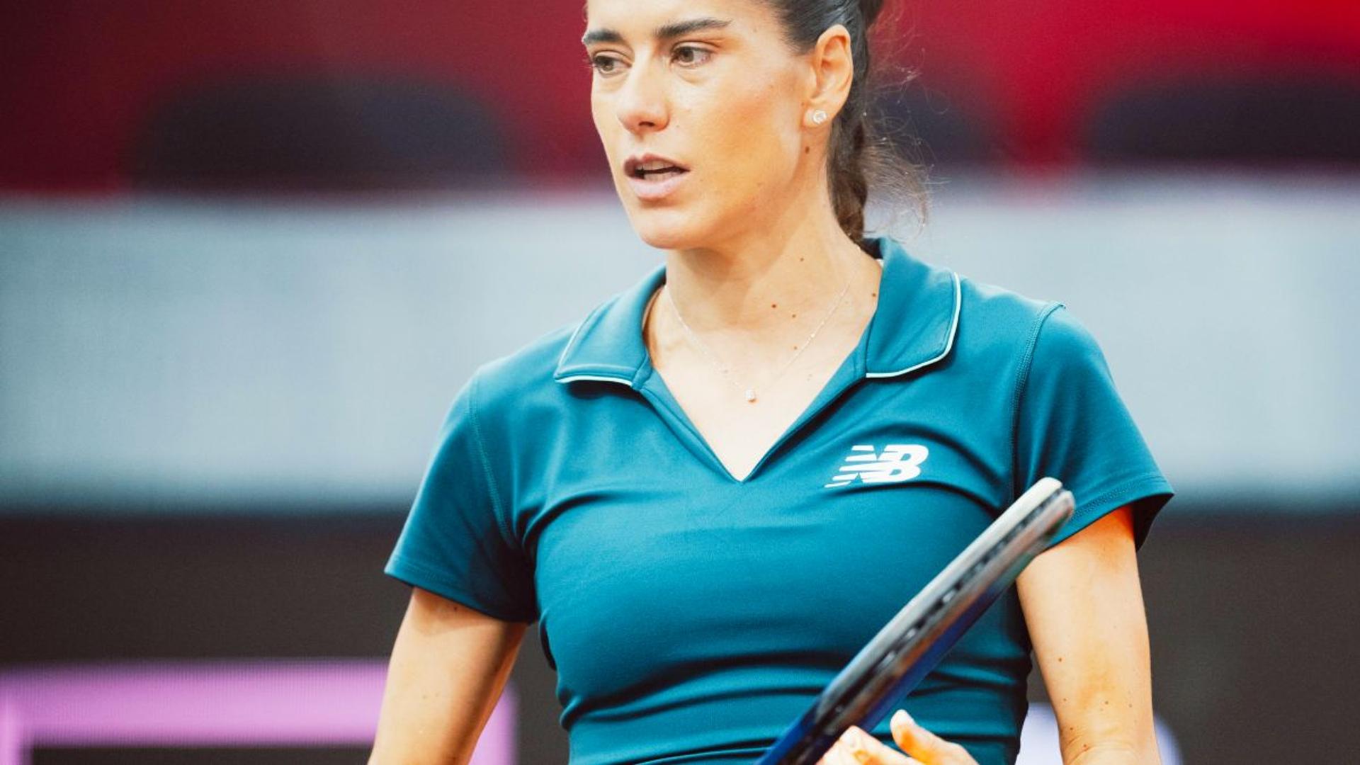Sorana Cîrstea și Coco Gauff în timpul unui schimb intens la Madrid Open, meci tenis în turul trei pe zgură. | sursa foto: Gazeta Sporturilor