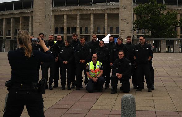 FOTO Poliția din Berlin nu respectă legile! Poză de grup la derby-ul Hertha - Union: „Este rușinos!”