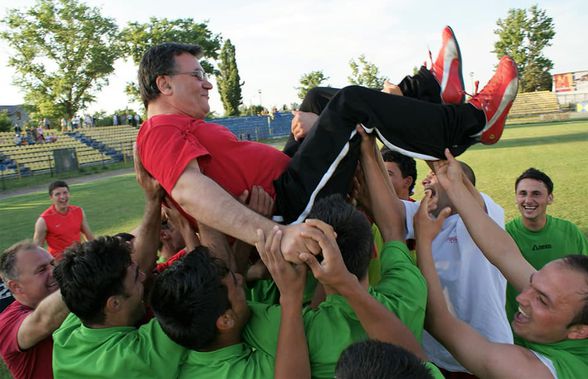 VIDEO Echipa născută din rebusuri și cuvinte încrucișate e la un pas de Liga 2 și vrea să înființeze o academie de fotbal la țară