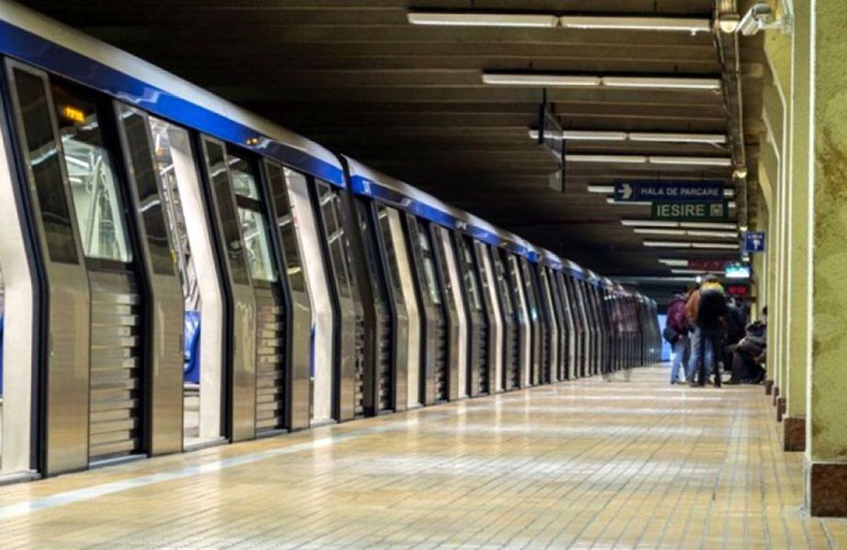 Regulile care trebuie respectate în metrou, în tren și în avion, pe perioada stării de alertă