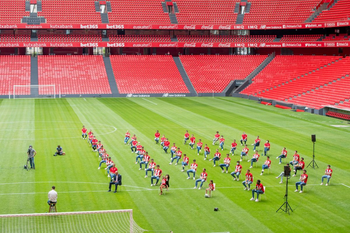 ATHLETIC BILBAO // VIDEO+FOTO Retragere tristă pentru Aritz Aduriz » Un San Mamés pustiu și colegii aplaudându-l de la distanță