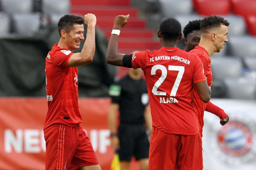 Robert Lewandowski (stânga) a marcat golul de 3-0 în Bayern - Frankfurt  // FOTO: Guliver/GettyImages