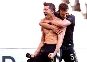 Bayern - Augsburg 5-2 » Robert Lewandowski a bătut recordul lui Muller de ziua mamei: „Nici n-am visat la așa ceva!”