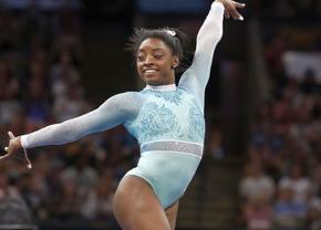 Simone Biles a scris o nouă pagină de istorie în gimnastică: săritura uluitoare pe care doar bărbații o executaseră