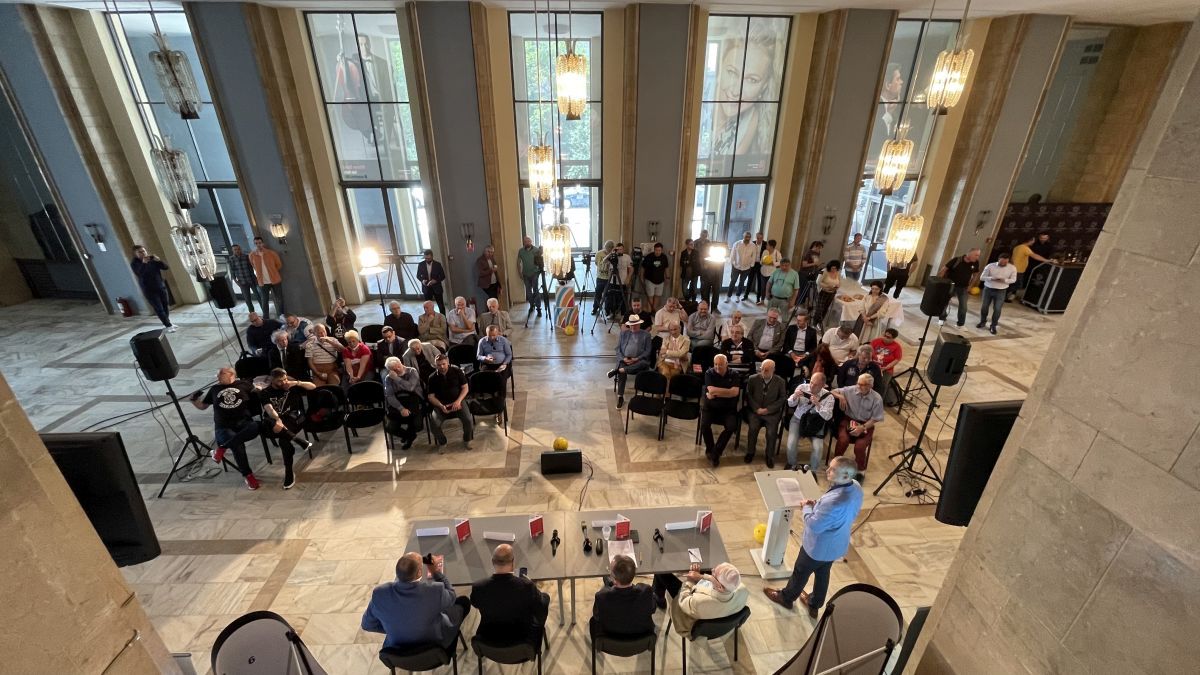 O oră în Olimp » Cartea „Fotbal minut cu minut” a fost lansată. De miercuri, 25 mai, la chioșcuri cu Gazeta Sporturilor!