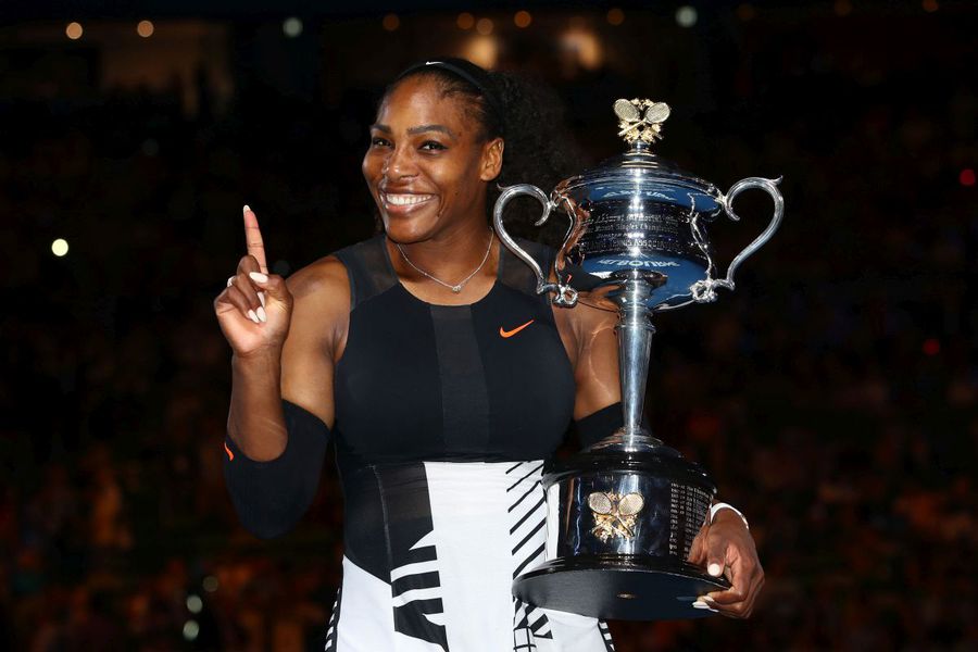 Serena Williams cu ultimul trofeu de Mare Șlem cucerit, la Melbourne în 2017 FOTO Guliver/GettyImages Patrick Mouratoglou, interviu exclusiv pentru cititorii Gazetei: „Simona Halep se simte în siguranță cu mine. Vreau ce e mai bun pentru ea”