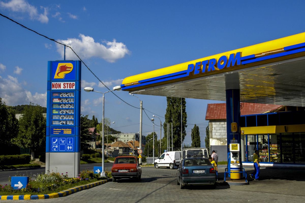 Decanul de vârstă al Ligii 1 joacă de pe vremea Daciei model „Zâmbetul lui Iliescu”! Cum arăta lumea când debuta Hoban