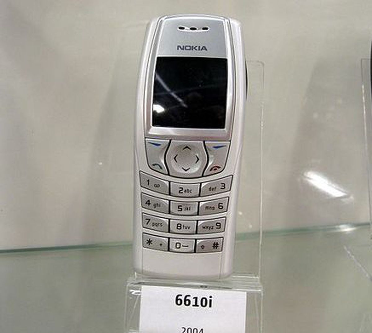 Decanul de vârstă al Ligii 1 joacă de pe vremea Daciei model „Zâmbetul lui Iliescu”! Cum arăta lumea când debuta Hoban