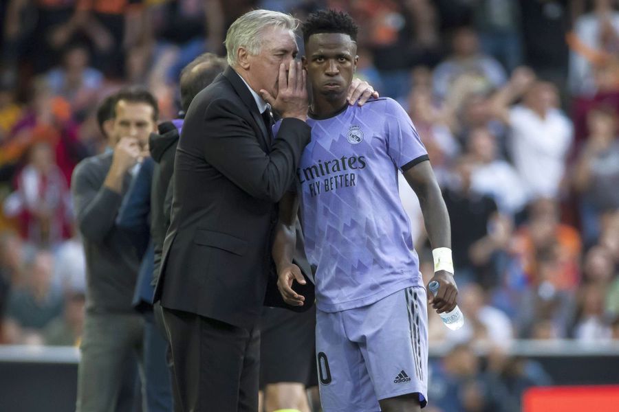 Carlo Ancelotti și Vinicius Jr. // Foto: Imago Vinicius Jr. a numit cel mai bun antrenor din cariera sa: „Mi-a dat încredere totală. Cu el am jucat cel mai bine!”