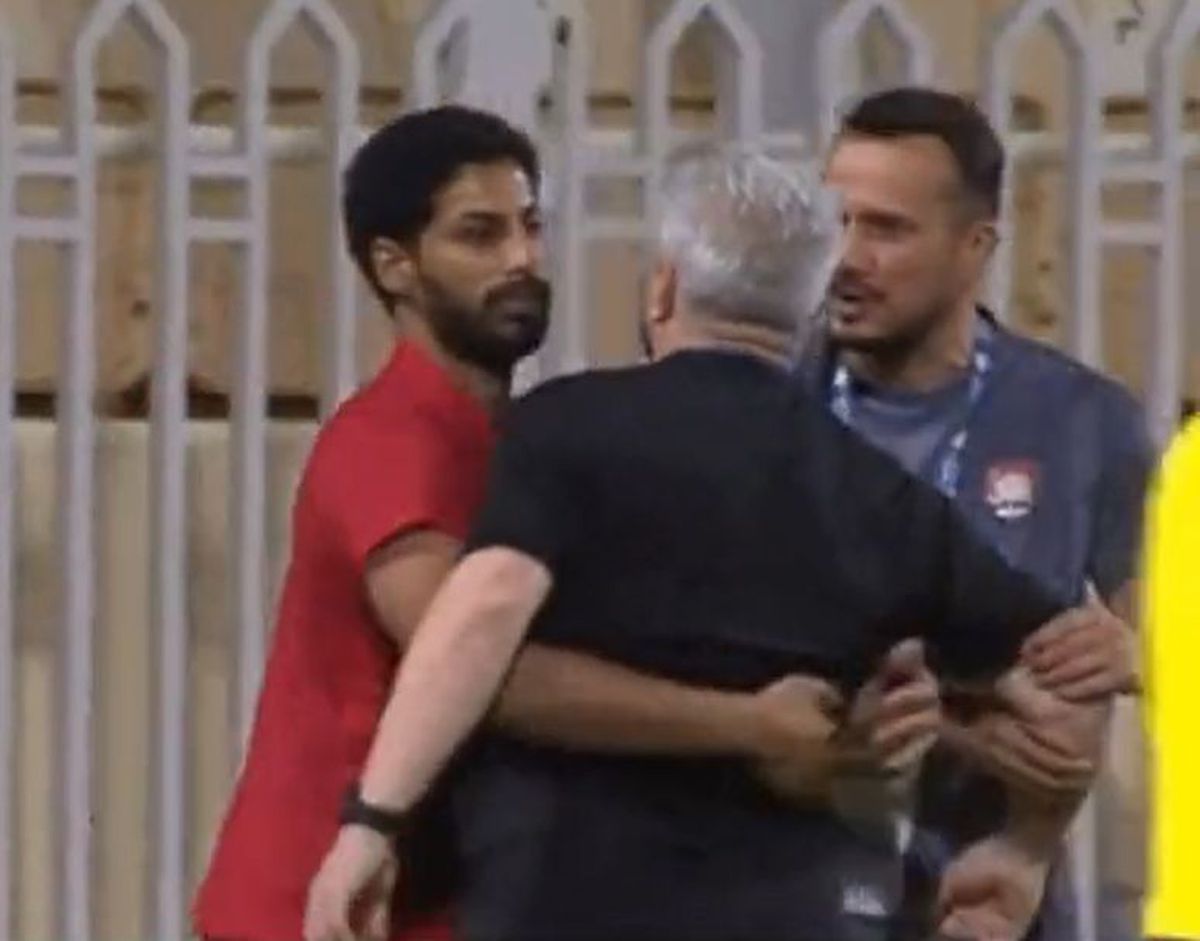 A fost nevoie de doi oameni să-l țină » Marius Șumudică, în centrul scandalului