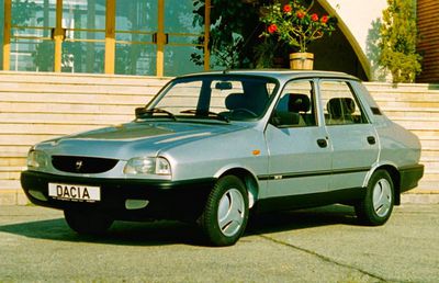 Decanul de vârstă al Ligii 1 joacă de pe vremea Daciei model „Zâmbetul lui Iliescu”! Cum arăta lumea când debuta Hoban