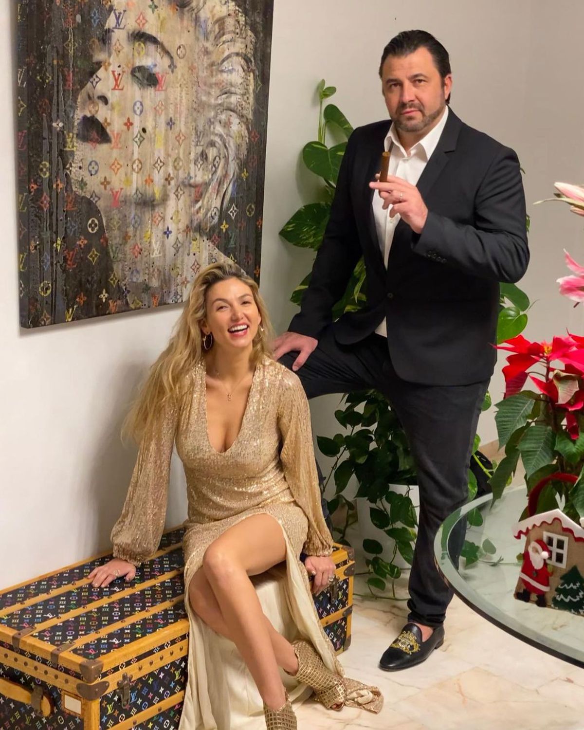 Acompaniat de superba sa soție româncă, fostul star francez a sosit în România. Face parte din lotul ce va înfrunta Generația de Aur în meciul de retragere