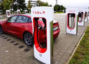 Vânzările au scăzut pentru Tesla în Europa » Cel mai mic volum înregistrat în ultimele 15 luni