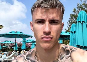 Tavi Popescu, apariție inedită în vacanță » Și-a acoperit corpul de tatuaje + Are un nou look