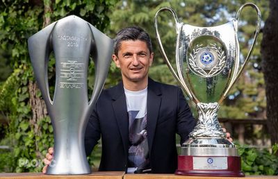 Secretele lui Răzvan Lucescu la al doilea lui titlu cu PAOK: de la sneakerșii albi la anxietate, de la delirul de pe străzi la visul cu un fotoliu, un șemineu și multe trofee