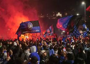Nebunie pe străzile din Bergamo! Fanii Atalantei au sărbătorit pe tractoare primul trofeu după 61 ani