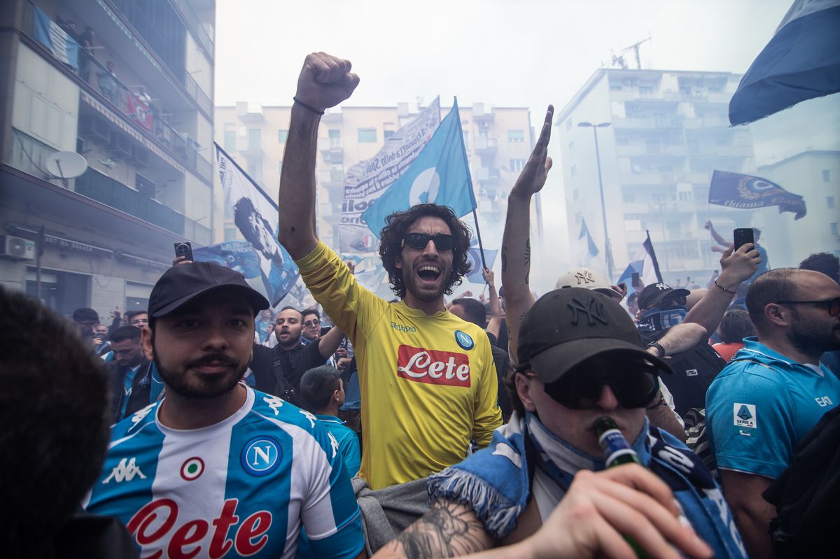 Napoli este campioana Italiei! NEBUNIE pe stadionul „Diego Armando Maradona” și în tot orașul