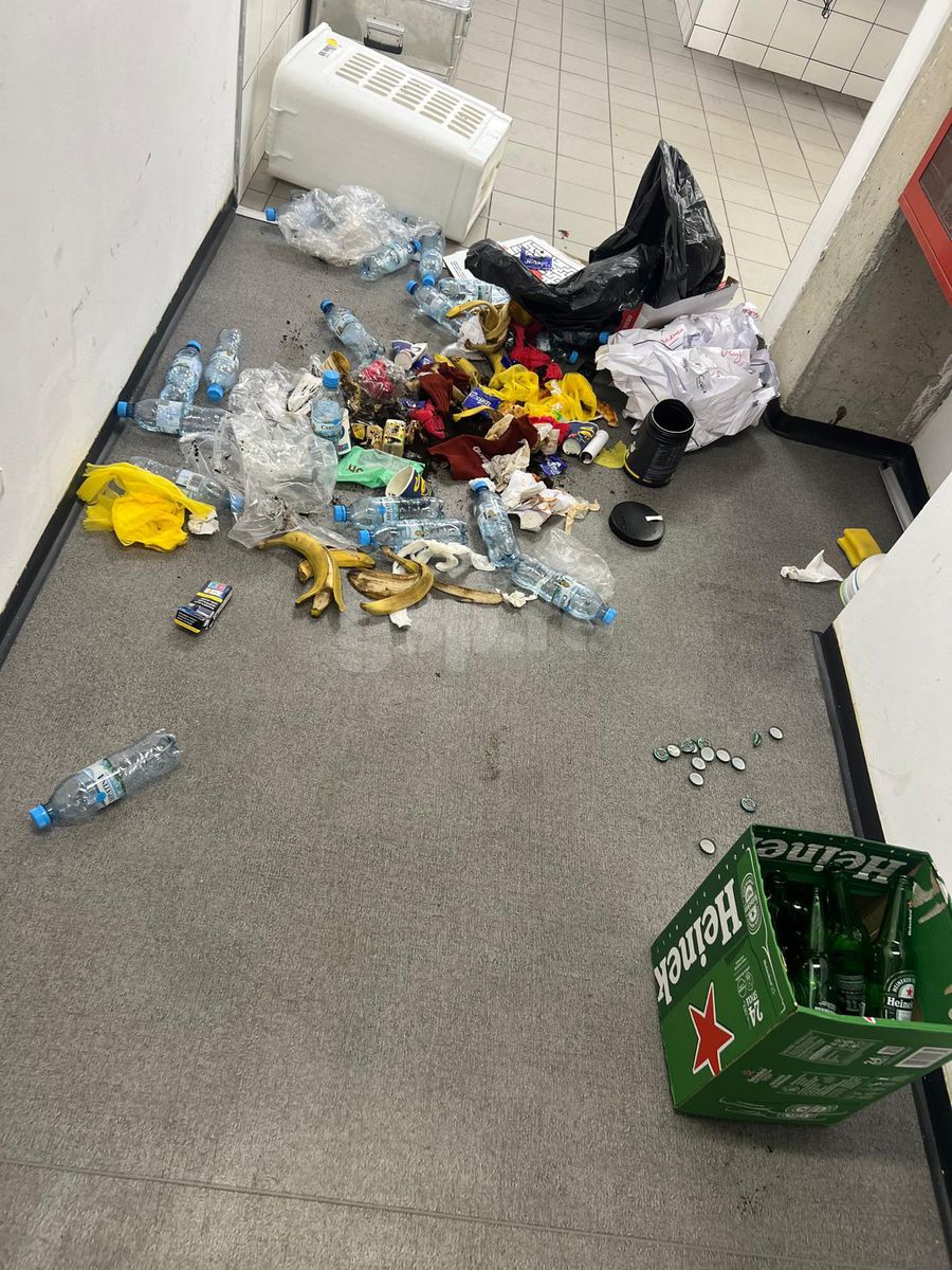 Cum arată vestiarul Rapidului după antrenamente Cutremur la Rapid: liderul Cristian Săpunaru aducea alcool la echipă! Dan Șucu e furios și NU-L MAI VREA director sportiv! Informații noi din debandada din vestiar
