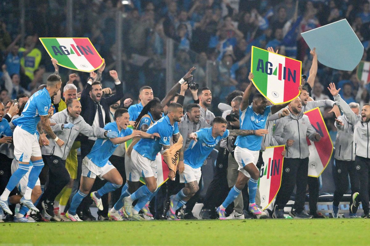 Napoli este campioana Italiei! NEBUNIE pe stadionul „Diego Armando Maradona” și în tot orașul