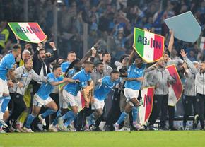 Napoli este campioana Italiei! NEBUNIE pe stadionul „Diego Armando Maradona” și în tot orașul