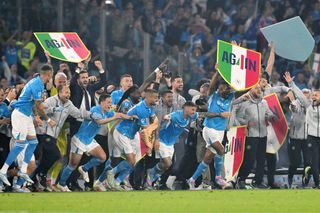 Napoli este campioana Italiei! NEBUNIE pe stadionul „Diego Armando Maradona” și în tot orașul
