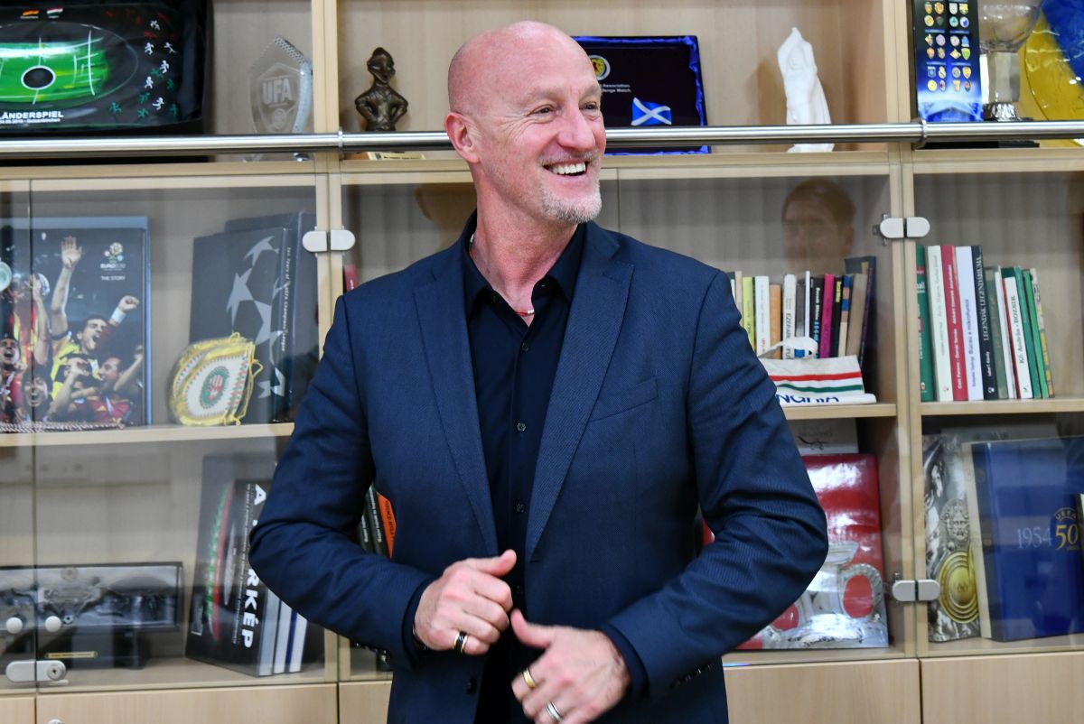 Marco Rossi, selecționerul Ungariei, interviu de la Budapesta » Enciclopedie! Cunoștințe formidabile din fotbalul românesc: „El e top, top, top! Un bun prieten” + Cum i-a descris pe Il Luce și pe Hagi: „Imediat după Maradona”