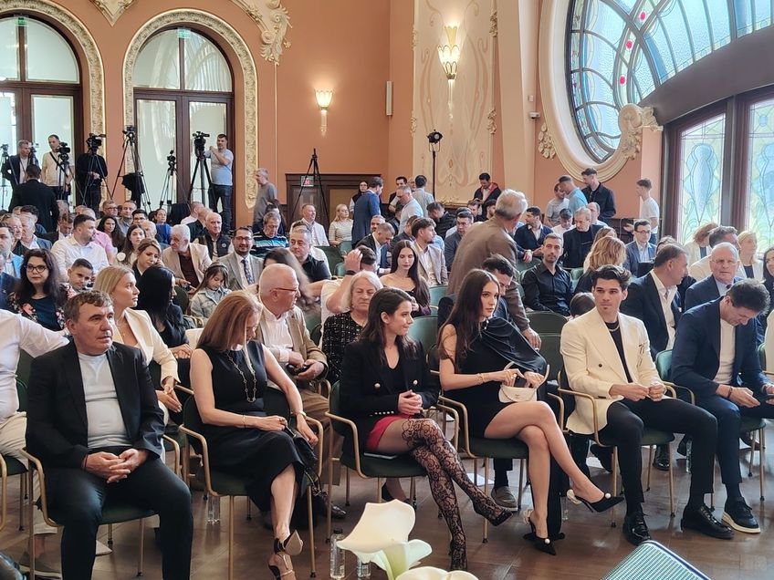 FOTO + VIDEO Gheorghe Hagi și-a lansat cartea autobiografică și la Constanța: „Am vrut să arăt că nimic nu este imposibil” » Soția lui Ianis a atras toate privirile