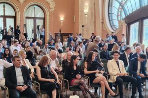 Gheorghe Hagi și-a lansat cartea autobiografică și la Constanța: „Am vrut să arăt că nimic nu este imposibil” » Soția lui Ianis a atras toate privirile