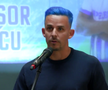 Nicușor Bancu a apărut cu părul albastru la ceremonia de la Primărie // Captură FOTO Facebook @Universitatea Craiova