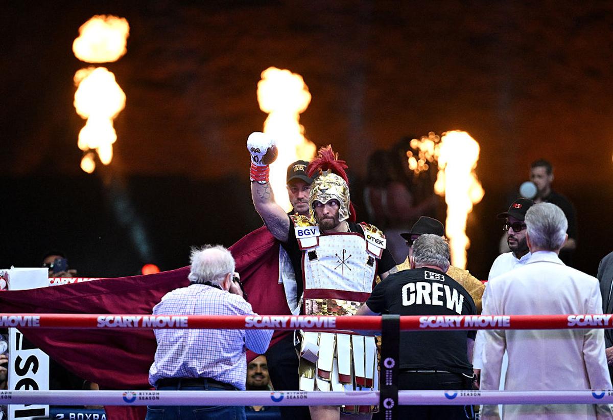 Oleksandr Usyk vs. Rico Verhoeven