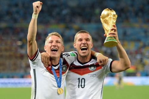 Lukas Podolski (dreapta) se retrage din fotbal / foto: Imago Images