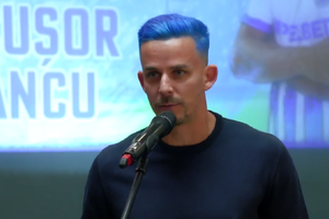 Bancu, precum Rațiu! Căpitanul Craiovei a apărut cu părul albastru la ceremonia de la Primărie » Ce le-a transmis Lia Olguța Vasilescu campionilor României