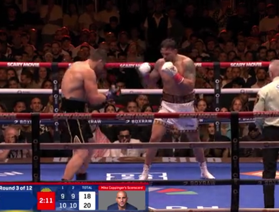 Lupta anului dintre Oleksandr Usyk și Rico Verhoeven s-a încheiat în runda cu numărul 11, după o decizie contestată a arbitrului