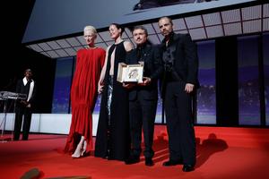 Ce a cerut Cristian Mungiu de la statul român, făcând o trimitere la Hagi: „Nu așteptăm statui"
