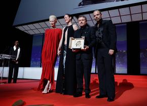 Ce a cerut Cristian Mungiu de la statul român, făcând o trimitere la Hagi: „Nu așteptăm statui"